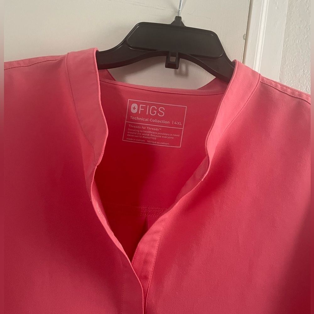 FIGS Rafaela Oversized Scrub Top - Picture 4 of 6
